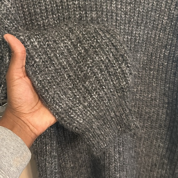 OLD NAVY SWEATER TUNIC. - Picture 3 of 5